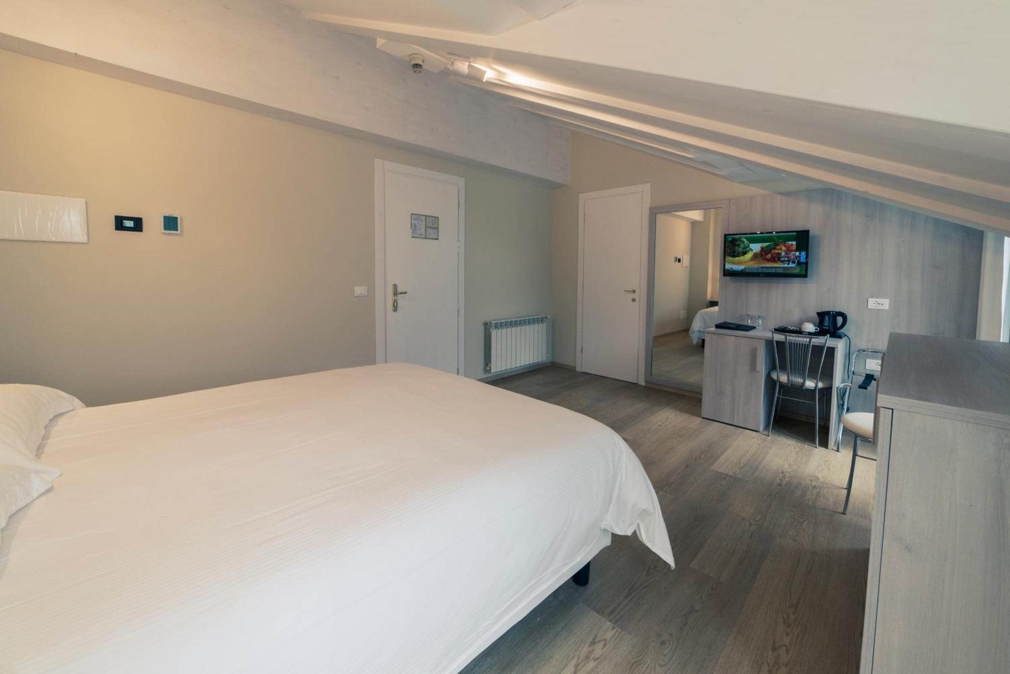 Hotel Due Palme Mergozzo Eksteriør billede
